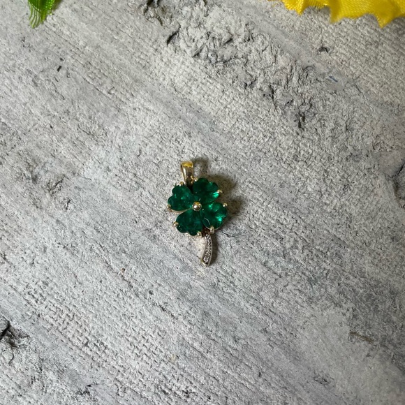 14k Yellow Gold Created Emerald Heart Shaped Leaf & Diamond 4-leaf Clover Charm - Picture 7 of 9